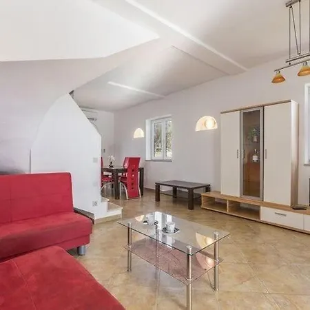 Classy In Novigrad With Private Pool *