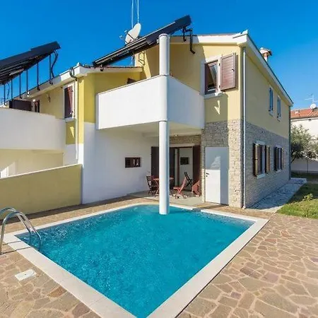 Classy In Novigrad With Private Pool *