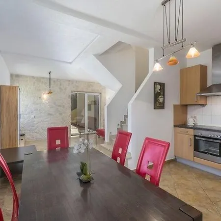 Classy In Novigrad With Private Pool *